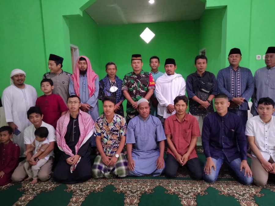 Babinsa Amankan dan Laksanakan Sholat Idul Adha 1443 H di Masjid Awalun Mansurin