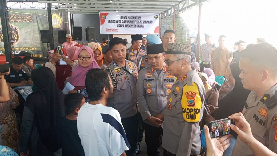 Baksos Polda Sulut Salurkan 200 Paket Sembako di Girian Permai,