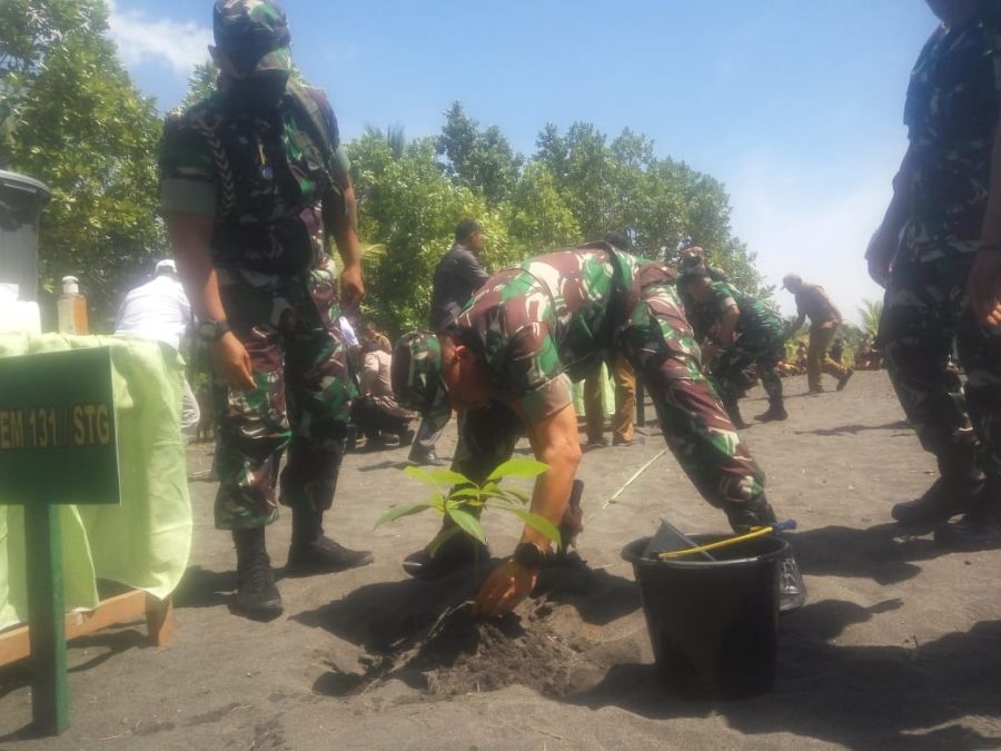Danrem 131/Santiago Pimpin Kegiatan Gerakan Penanaman Sejuta Pohon