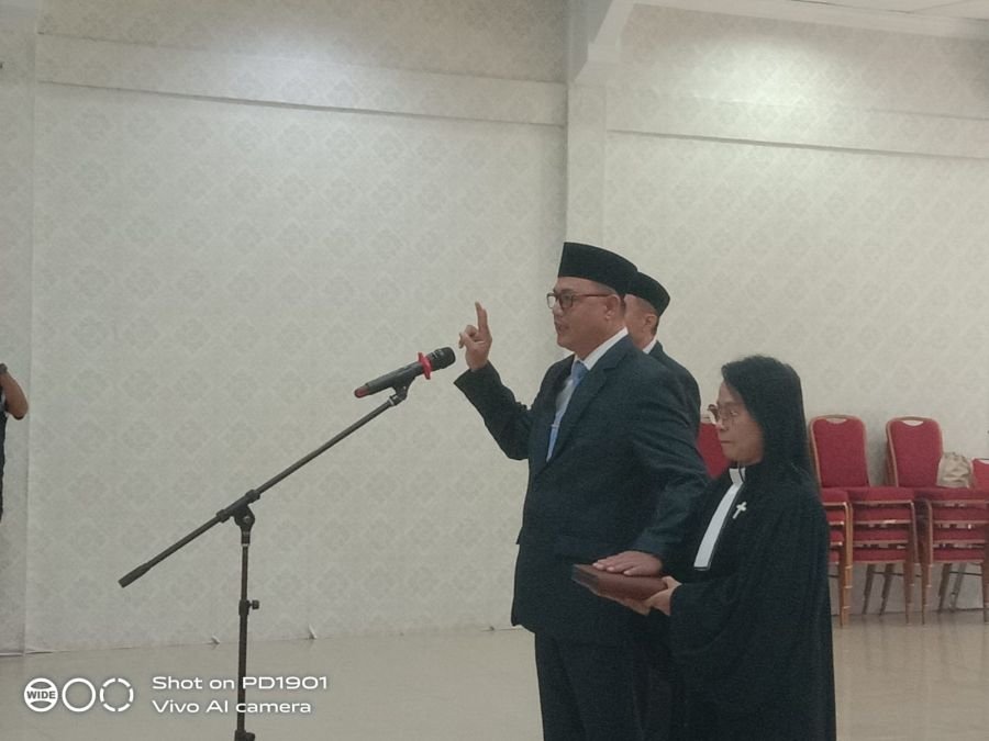 Lantik Davidson Djarang, Bupati Michael Thungari Tekankan Pelayanan hingga Pulau Terluar