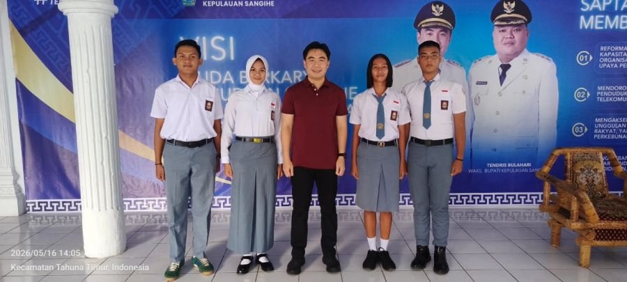 Menuju Sulut, Empat Putra-Putri Terbaik Sangihe Dilepas Bupati Michael Thungari