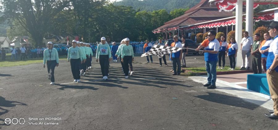 Meriah, Wabup Sangihe Ikut Lepas Peserta Lomba Gerak Jalan Pelka Ibu GMIST
