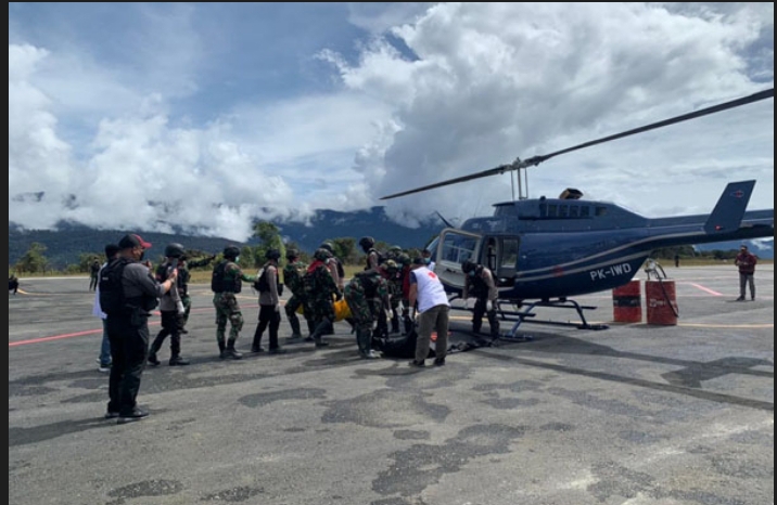 Ops Damai Cartenz Berhasil Evakuasi 8 Korban Penembakan KKB