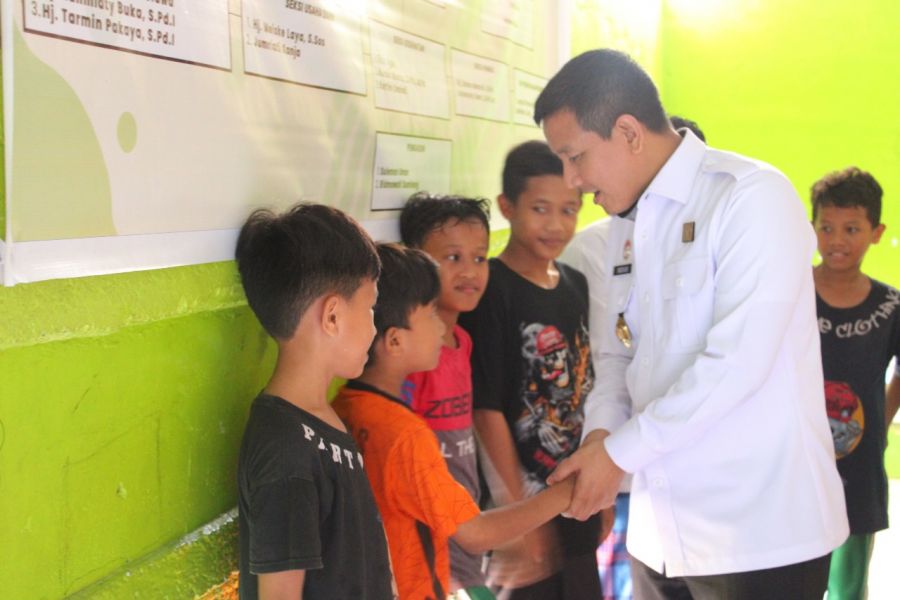 Peringati Hari Pahlawan, Kanim Bitung Gelar Bhakti Sosial