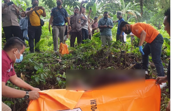Polisi Evakuasi Sesosok Mayat di Perkebunan Madidir Weru Bitung