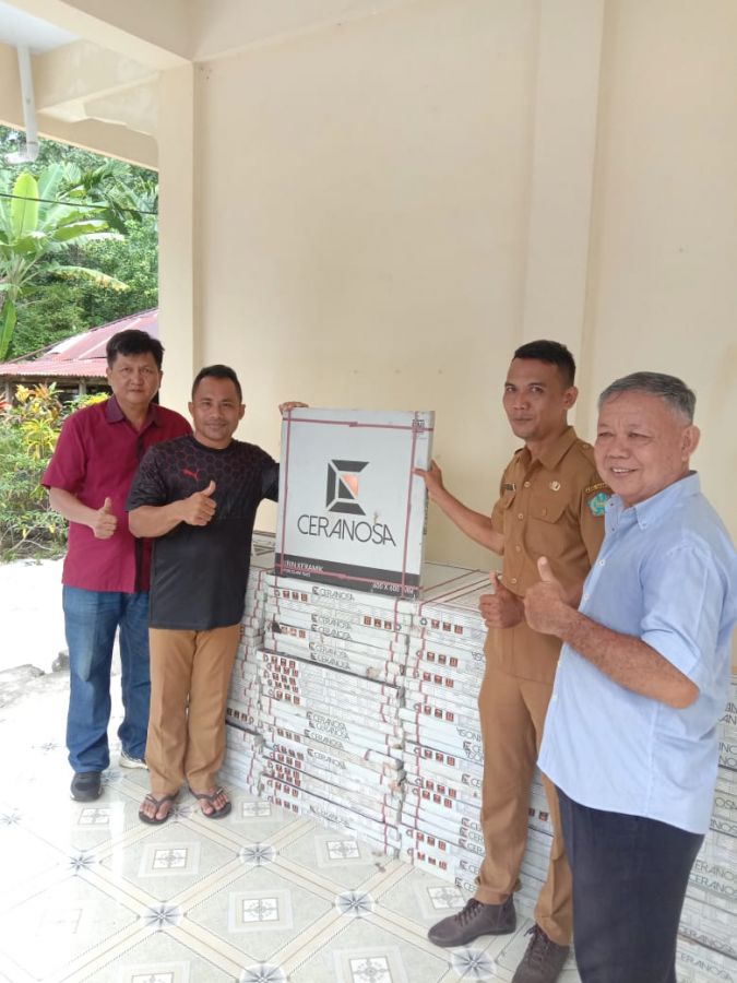 Terima Bantuan 127 Dus Keramik, Warga Jemaat: Terima Kasih  Penjabat Bupati dr. Rinny Tamuntuan